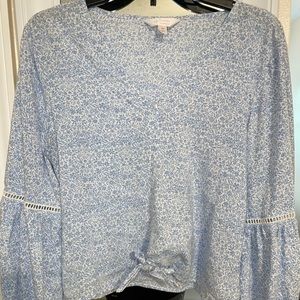 Blue flower puffy sleeved blouse